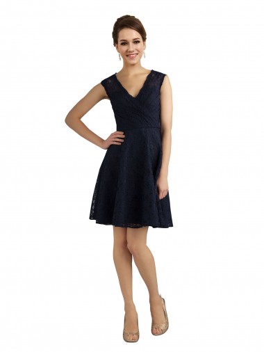 Online Azul marina oscuro línea A Cuello en V Encaje Corto Vestidos de dama de honor / Vestidos de cóctel