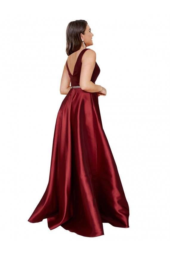 Online Borgoña línea A Cuello en V Satén Largo Formales Vestidos de dama de honor / Vestidos de fiesta