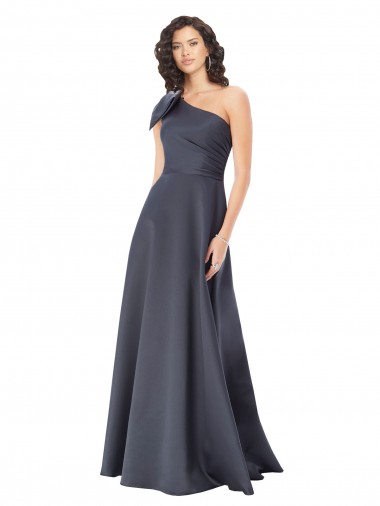 Online Pizarra gris línea A Un Hombre Satén Largo Formales Vestidos de dama de honor / Vestidos de fiesta