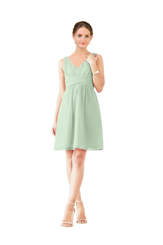 Online Verde Salvia línea A Cuello en V Gasa Corto Vestidos de dama de honor / Vestidos de cóctel